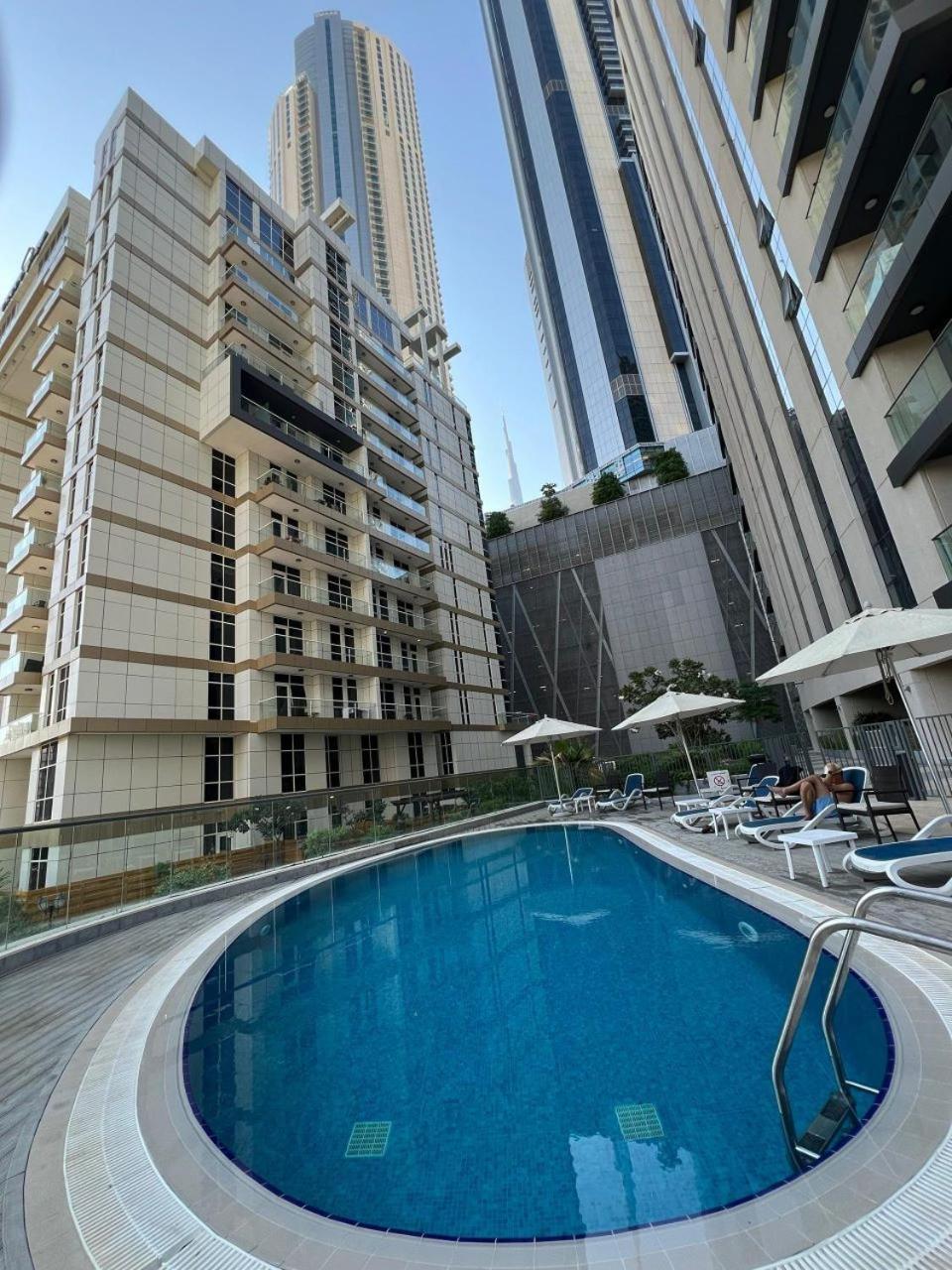 Downtown Holiday'S - 1 Min To Dubai Mall & Burj Khalifa Pansiyon Dış mekan fotoğraf